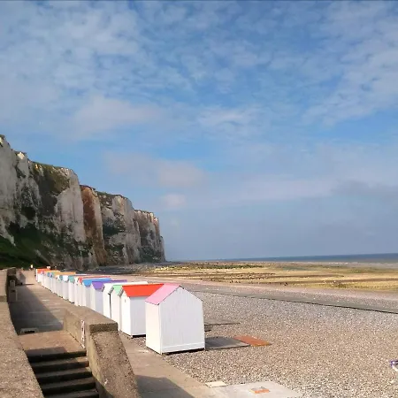 Au Pied Des Vagues